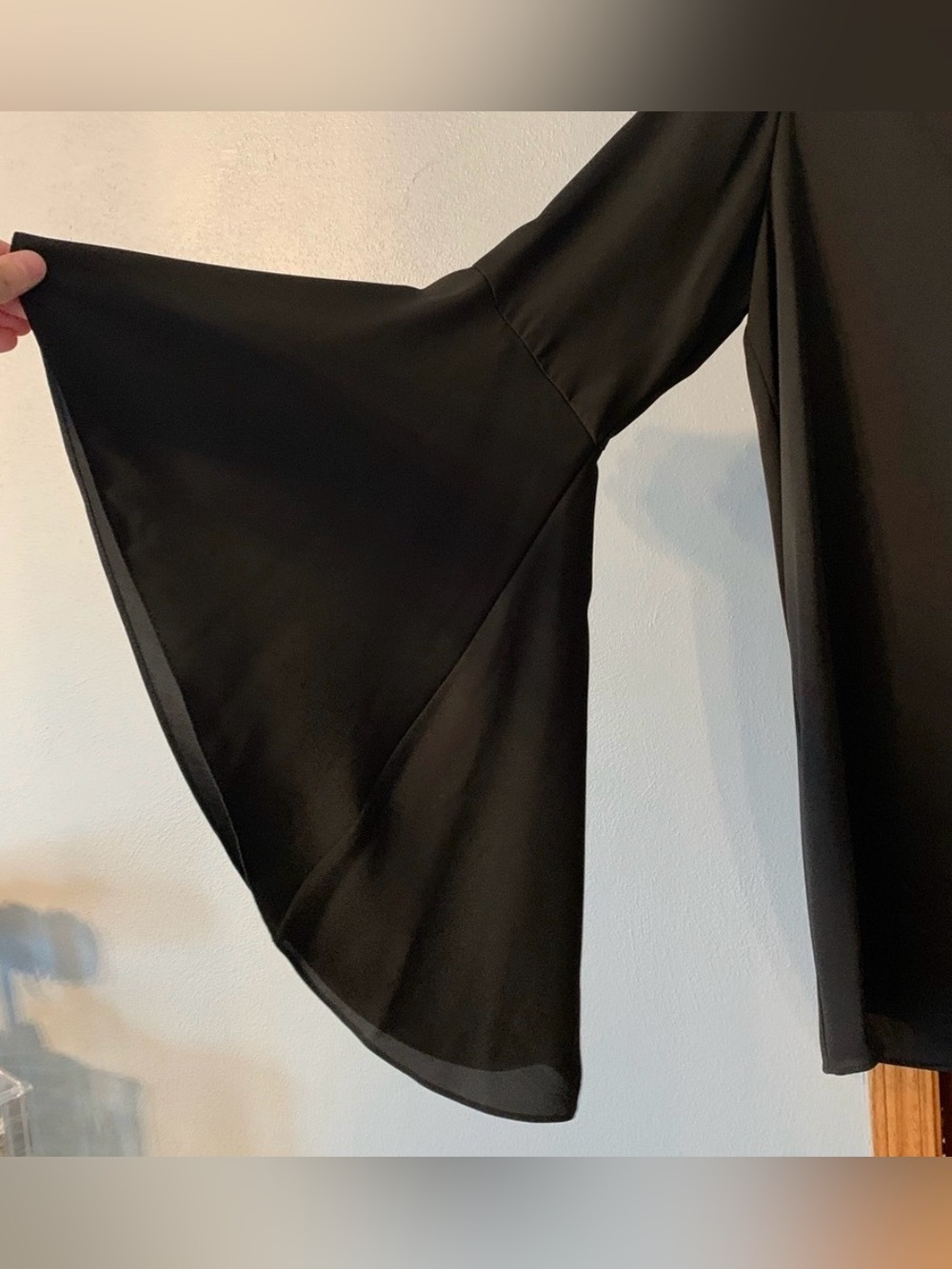 *NWOT* Amanda Uprichard Black V Neck Bell Sleeve Long Sleeve Top/Blouse (size M) - Picture 3 of 5